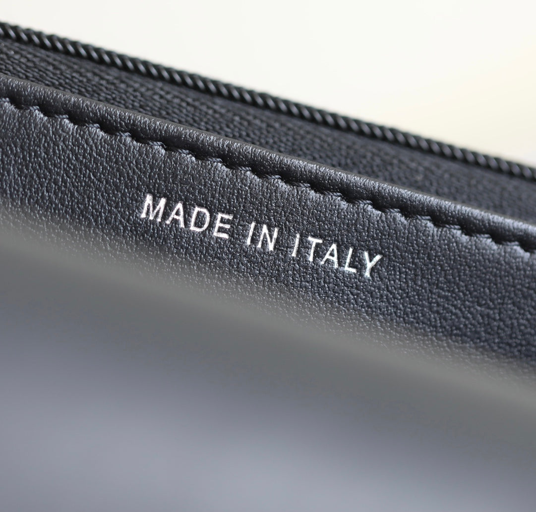 CC WOC 19 BLACK LAMBSKIN SILVER HARDWARE