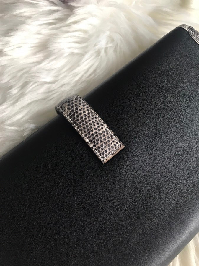 JIGE ELAN 29 CLUTCH IN BLACK CALFSKIN WITH WHITE LIZARD SKIN