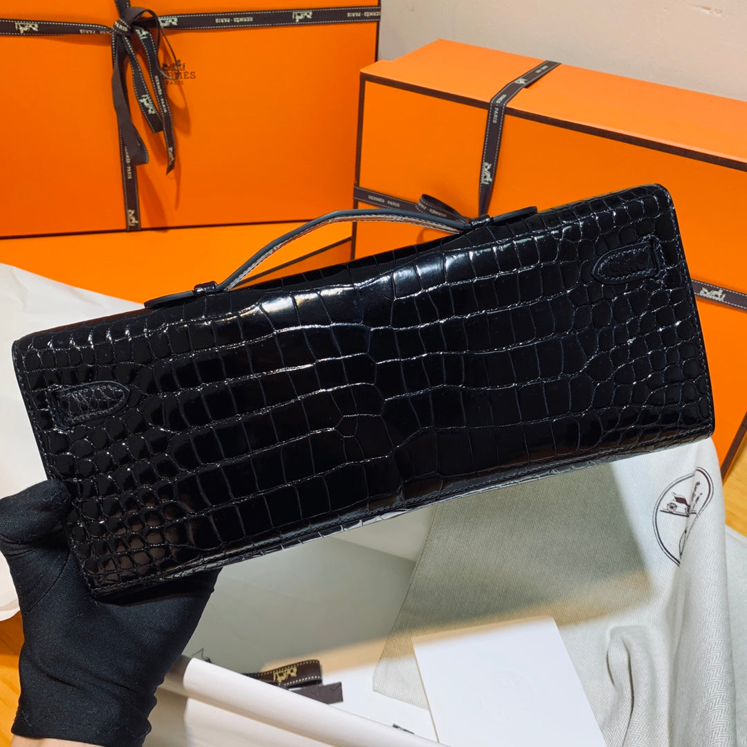 KELLY CUT 31 IN BLACK SHINY ALLIGATOR LEATHER WITH GOLD HARDWARE