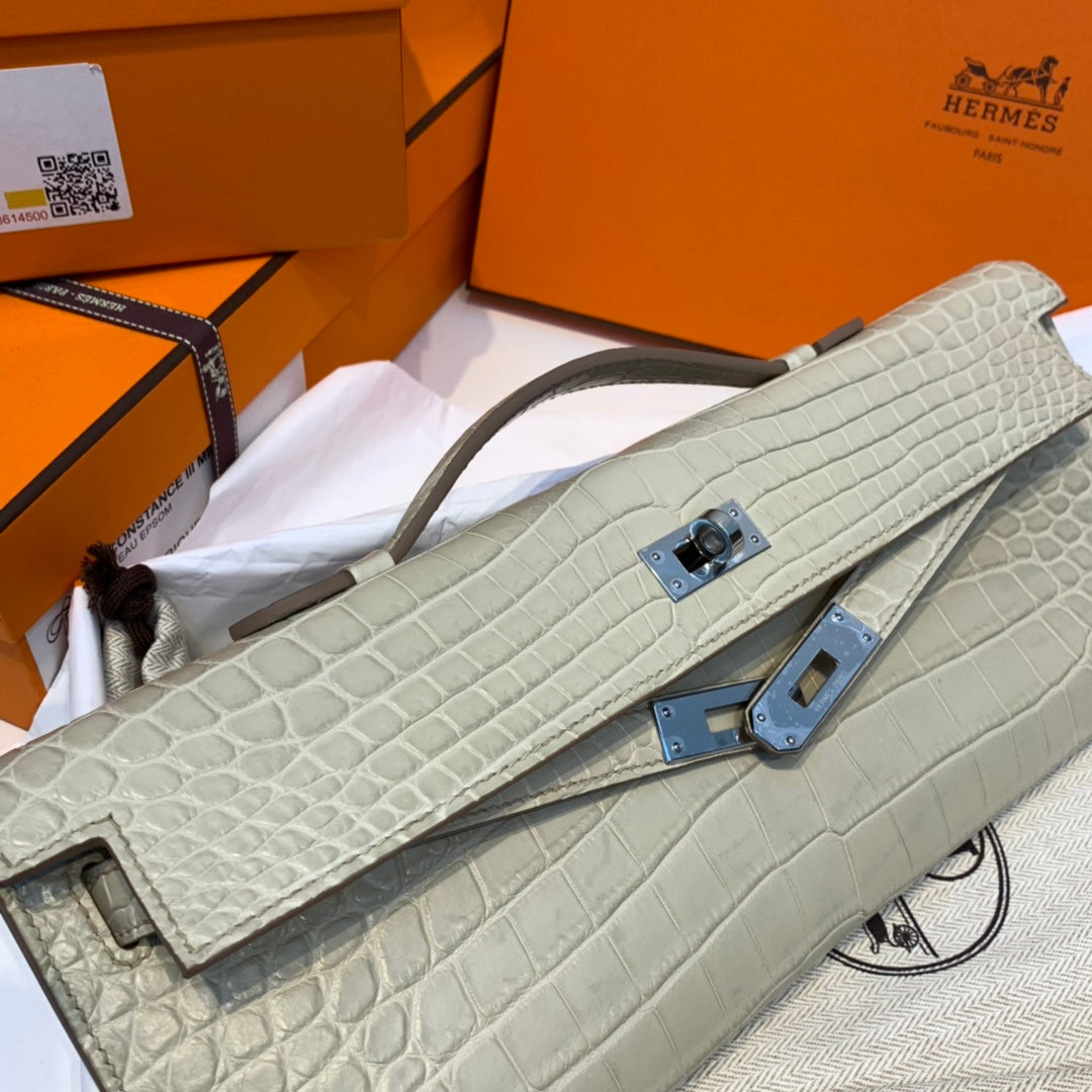 KELLY CUT 31 IN PEARL GRAY ALLIGATOR LEATHER WITH SILVER HARDWARE