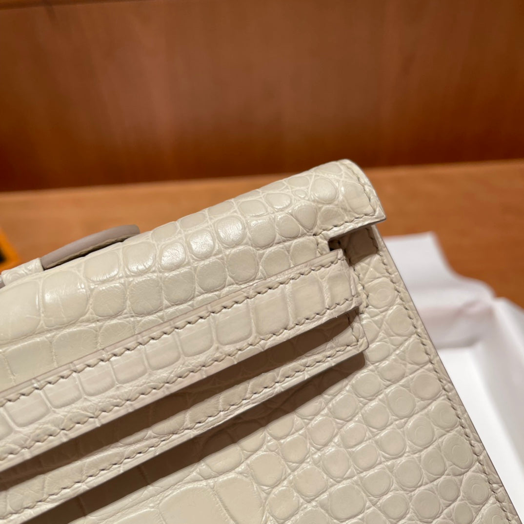 KELLY CUT 31 IN WHITE CREAM ALLIGATOR LEATHER WITH GOLD HARDWARE
