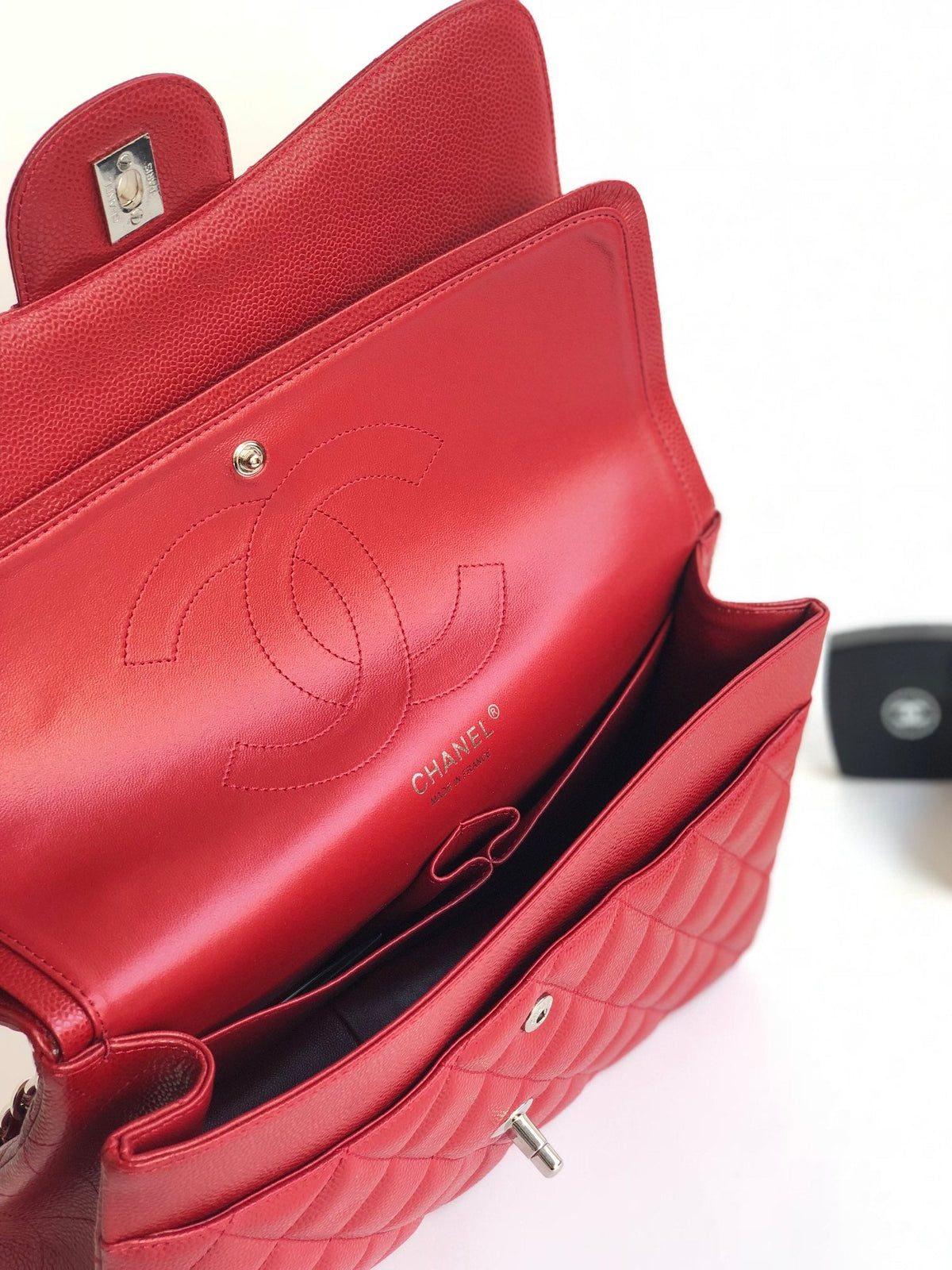 FLAP BAG JUMBO 30CM RED CAVIAR SILVER HARDWARE