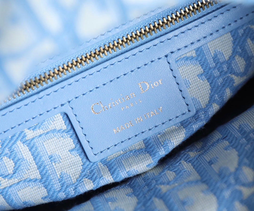 LADY 24 BASKET BAG IN BLUE OBLIQUE JACQUARD MIX BEIGE WICKER