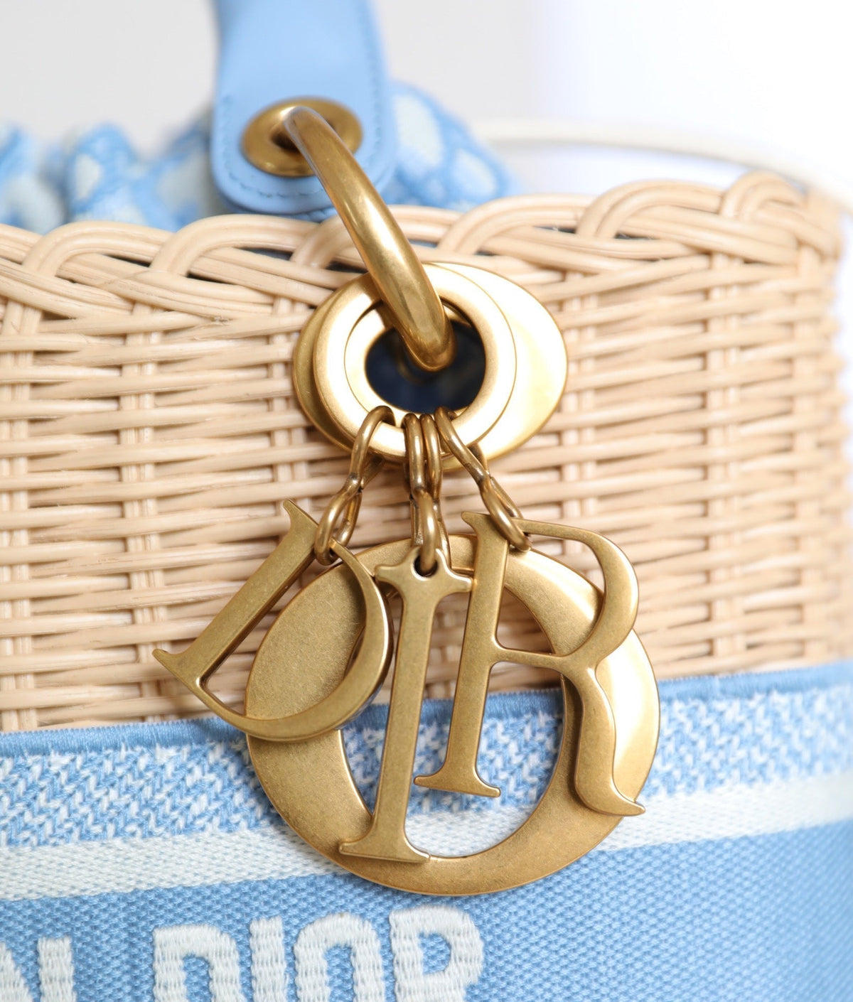 LADY 24 BASKET BAG IN BLUE OBLIQUE JACQUARD MIX BEIGE WICKER