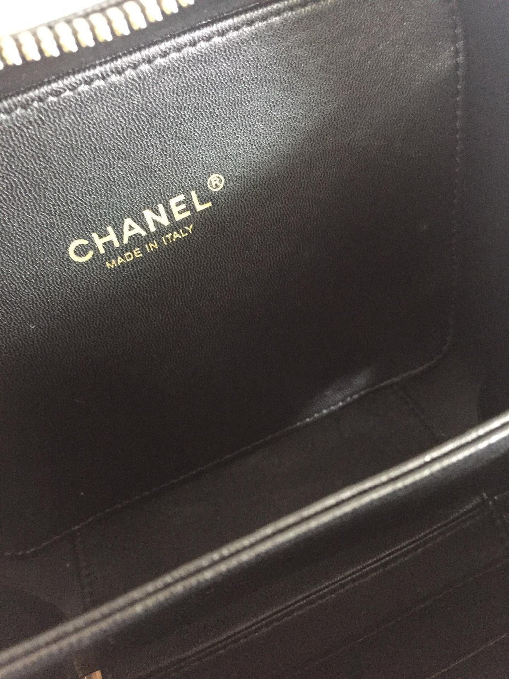 CC MINI 17 VANITY CASE IN BLACK CALFSKIN GOLD HARDWARE
