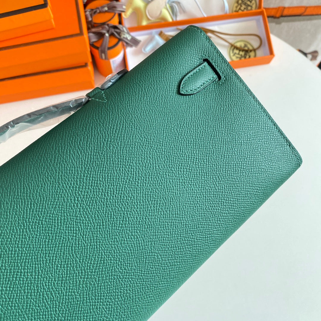 KELLY CUT 31 IN GREEN FOREST CALFSKIN WITH SILVER HARDWARE