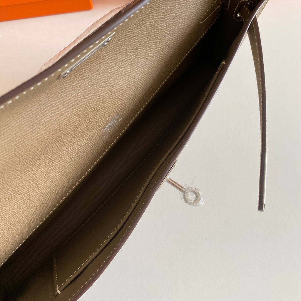 KELLY CUT 31 IN MOCHA BROWN CALFSKIN WITH SILVER HARDWARE