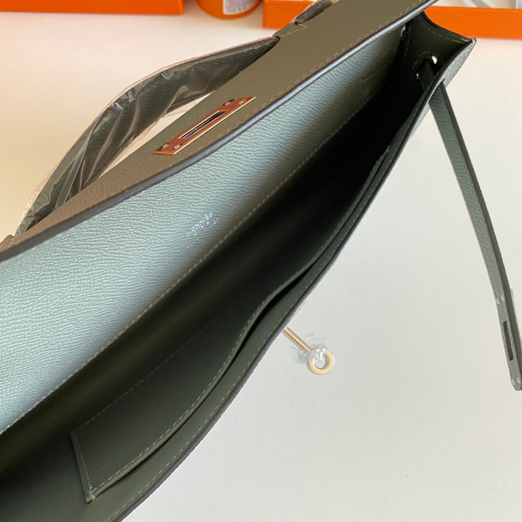 KELLY CUT 31 IN SEAFOAM GREEN CALFSKIN WITH SILVER HARDWARE