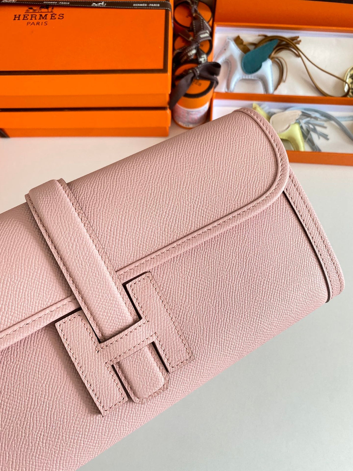 JIGE ELAN 29 CLUTCH IN CREPE PINK CALFSKIN