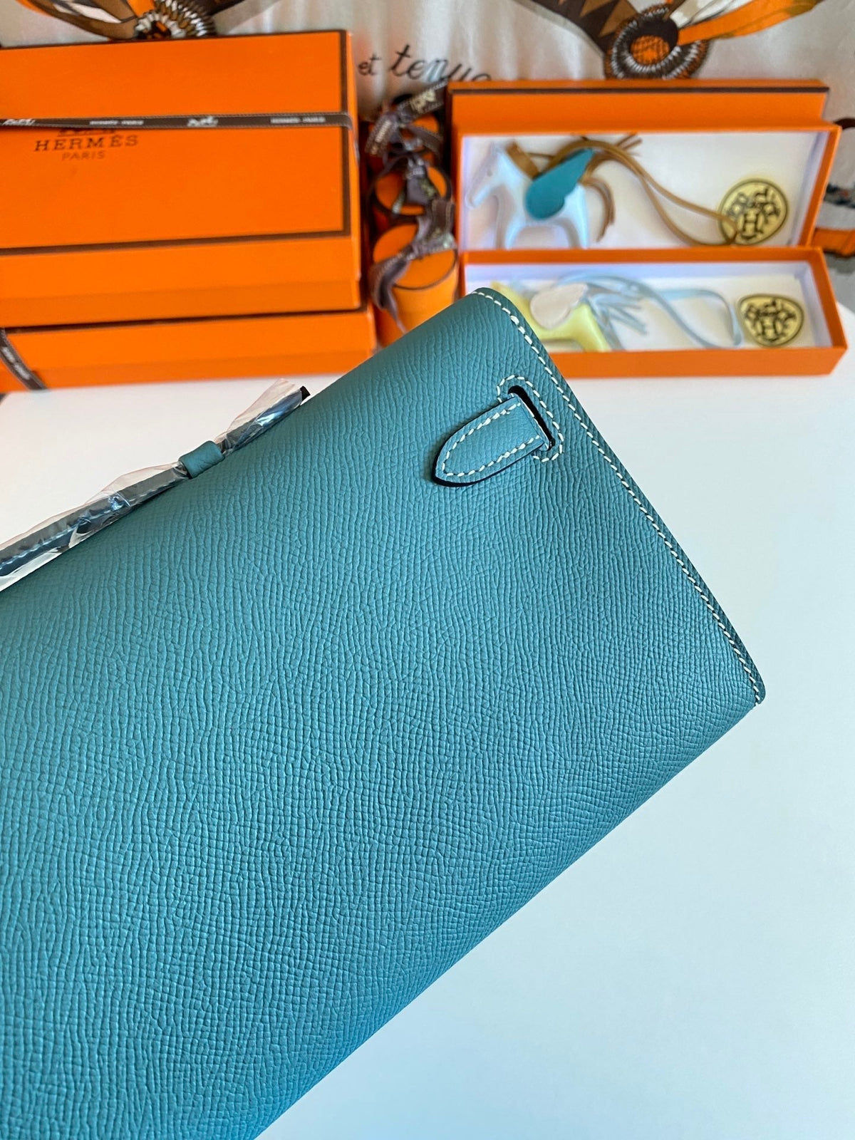 KELLY CUT 31 IN AZURE BLUE CALFSKIN WITH SILVER HARDWARE