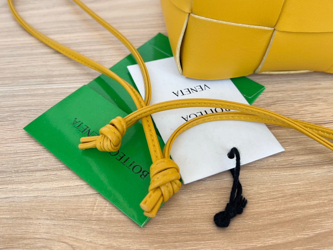 SMALL CASSETTE BUCKET 18 IN MERIGOLD CALFSKIN