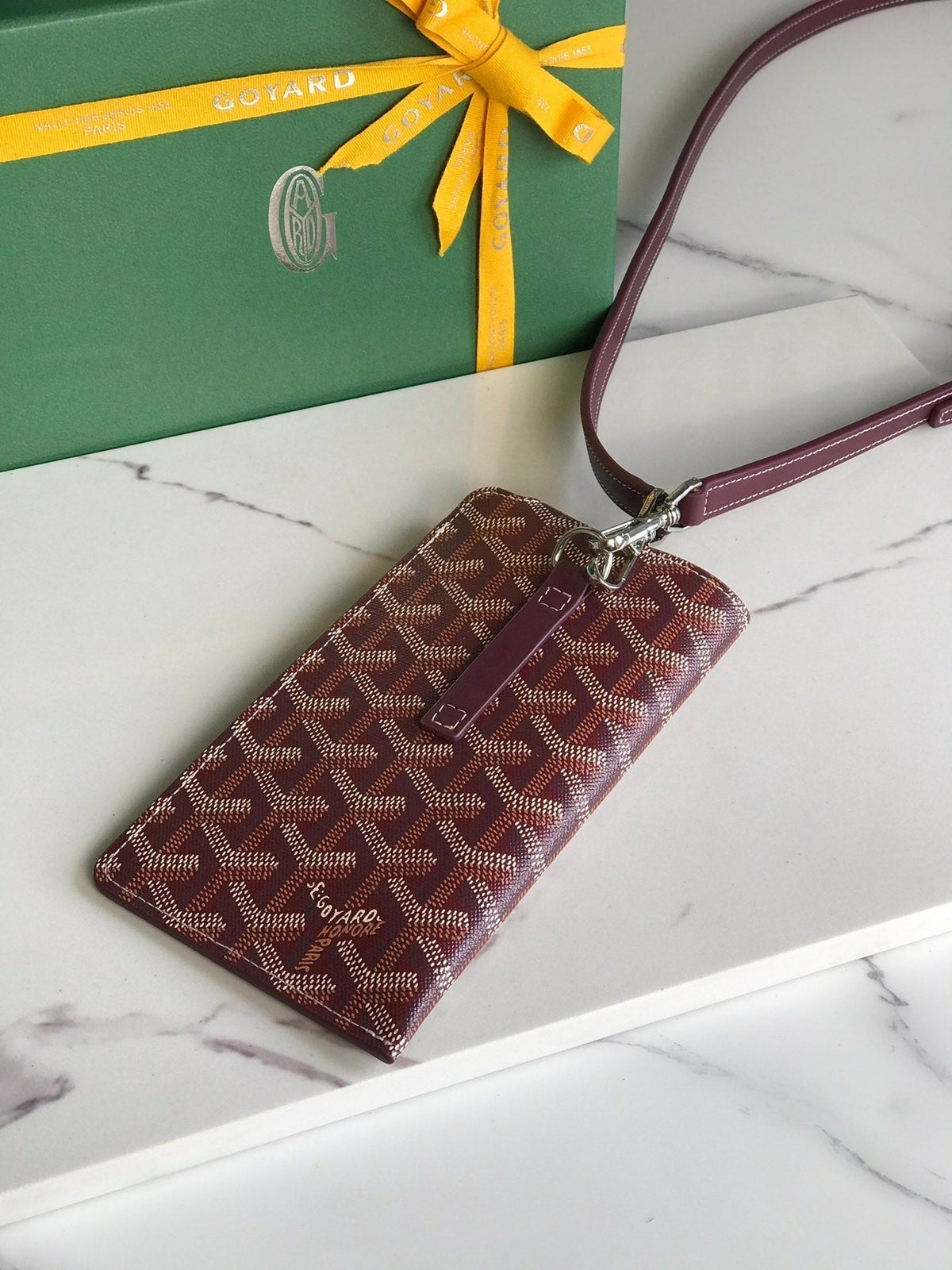 MONTMARTRE GM CASE 18 IN WINE RED GOYARDINE CANVAS