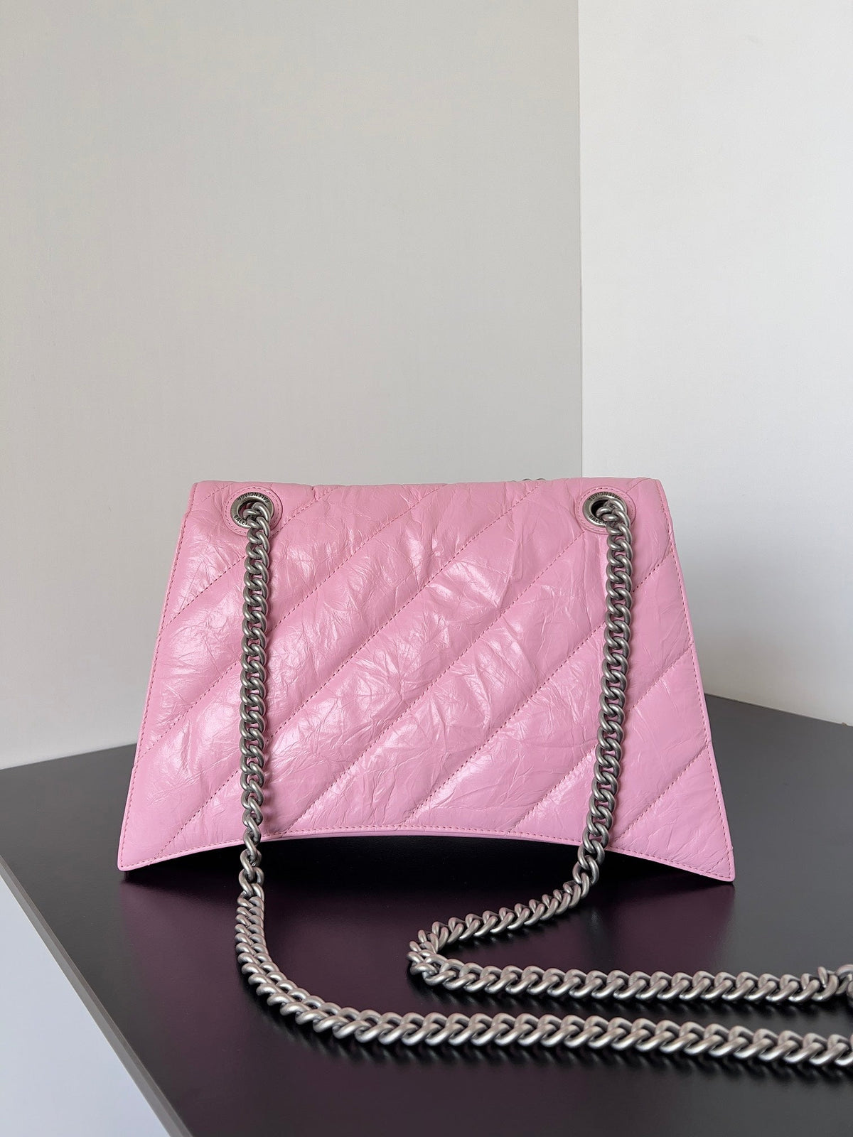 CRUSH CHAINED BAG 32 IN PINK QUILTED CRUSHED CALFSKIN SILVER HARDWARE