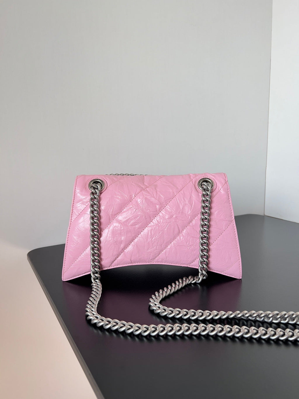 CRUSH CHAINED BAG 25 IN PINK QUILTED CRUSHED CALFSKIN SILVER HARDWARE
