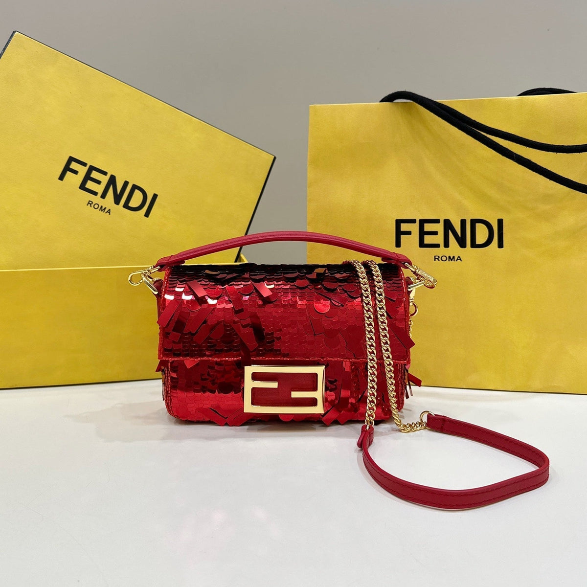 BAGUETTE MINI 19 IN RED SEQUINS GOLD HARDWARE