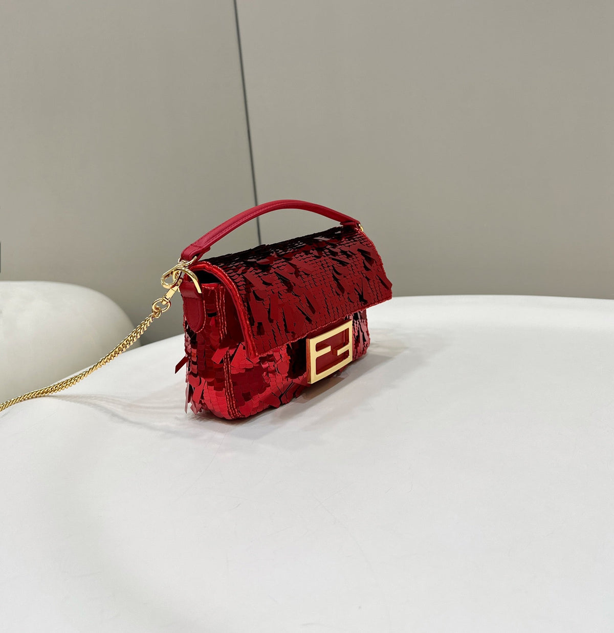 BAGUETTE MINI 19 IN RED SEQUINS GOLD HARDWARE