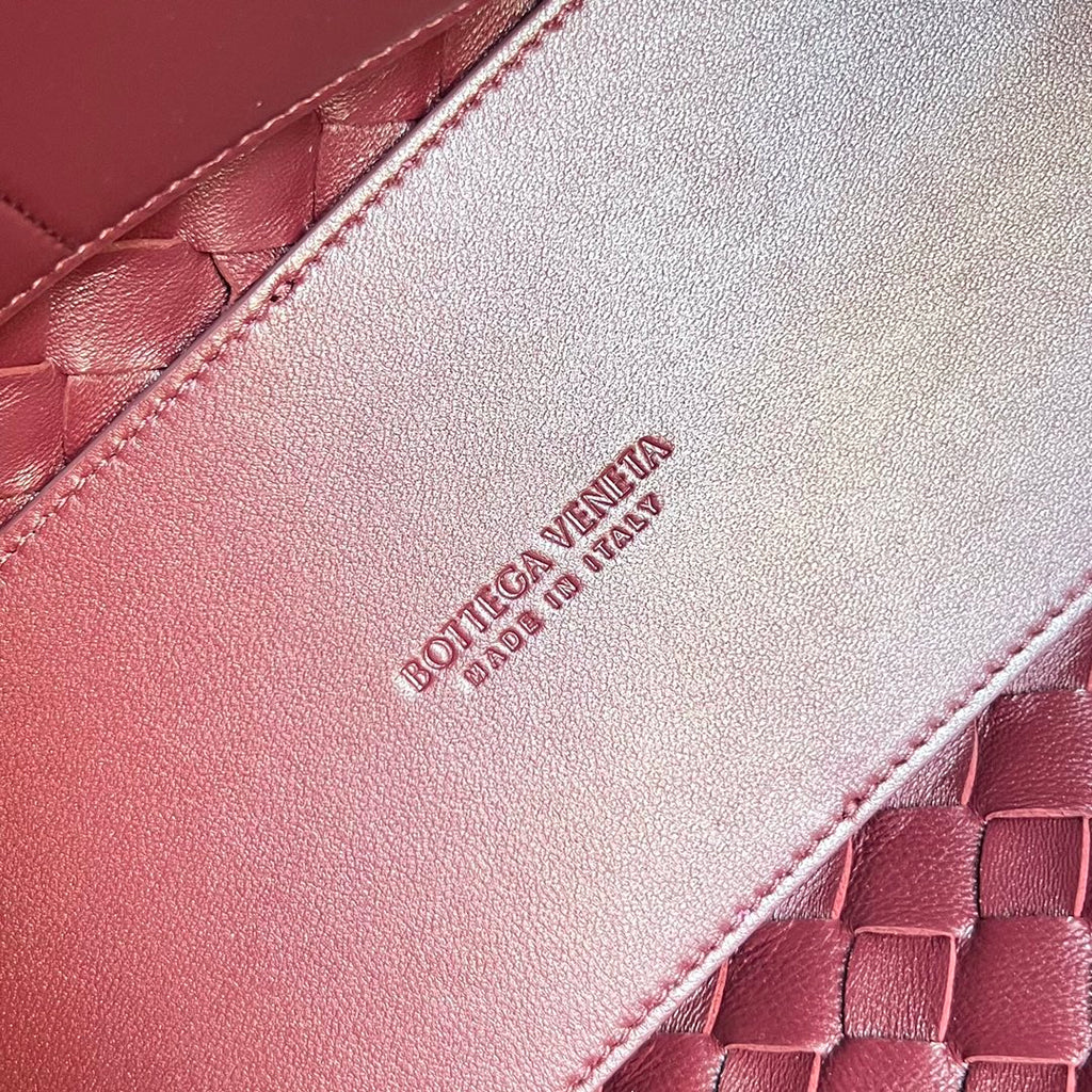 MEDIUM ANDIAMO 32 IN BURGUNDY LAMBSKIN