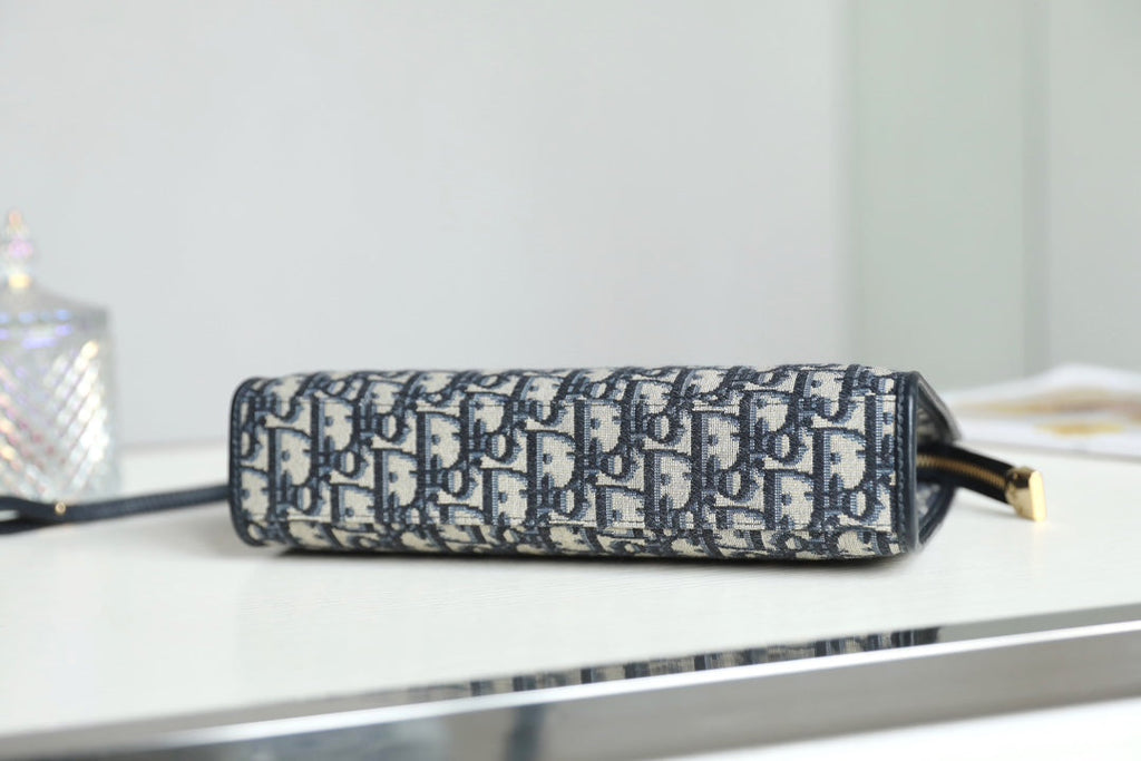 BOOK TOTE 26 IN BLACK OBLIQUE JACQUARD