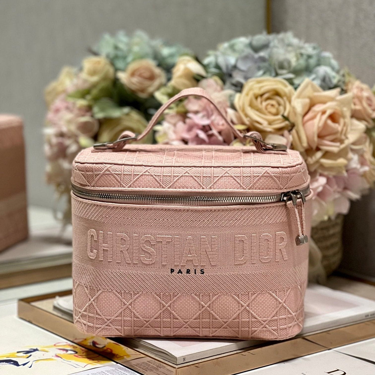 SMALL 25 TRAVEL VANITY CASE WITH SHOULDER STRAP PEACH PINK