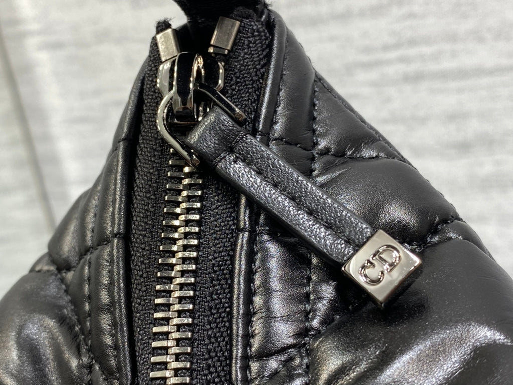 TRAVEL NOMAD POUCH 22 IN BLACK MACROCANNAGE LAMBSKIN