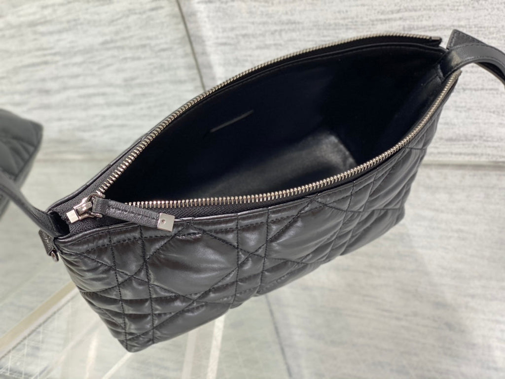 TRAVEL NOMAD POUCH 22 IN BLACK MACROCANNAGE LAMBSKIN