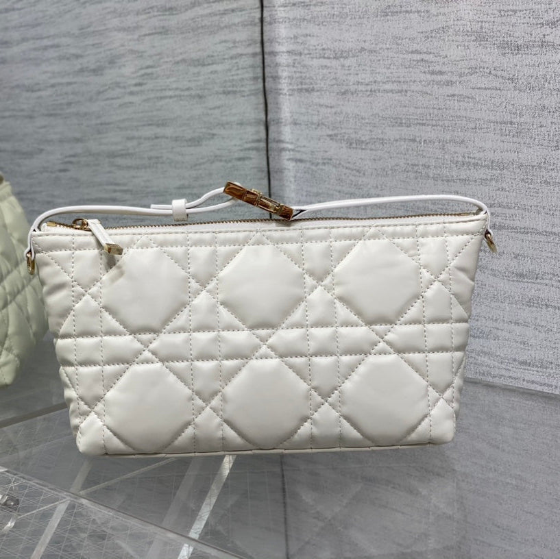 TRAVEL NOMAD POUCH 22 IN WHITE MACROCANNAGE LAMBSKIN GOLD HARDWARE
