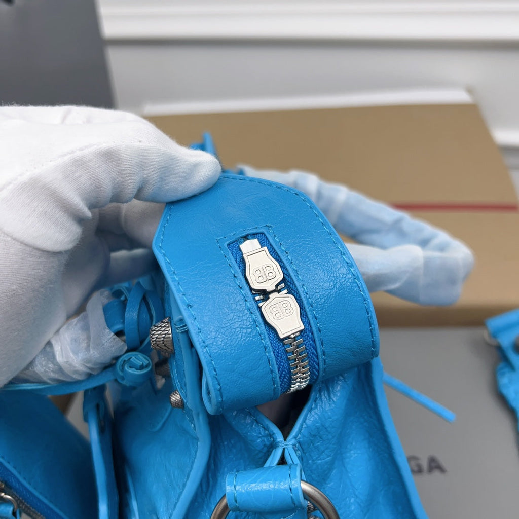 NEO CAGOLE 26 IN AZURE BLUE LAMBSKIN