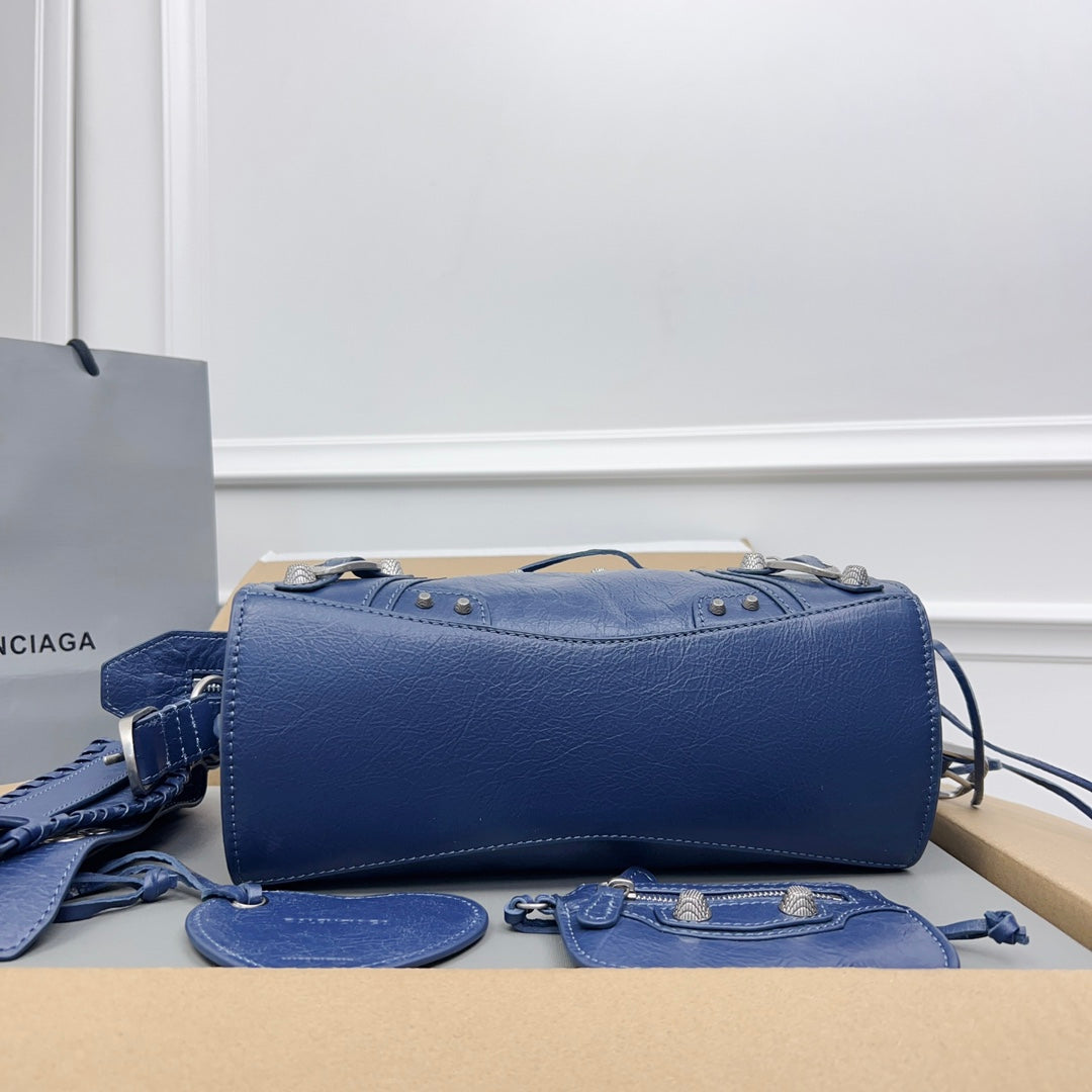 NEO CAGOLE 26 IN NAVY LAMBSKIN