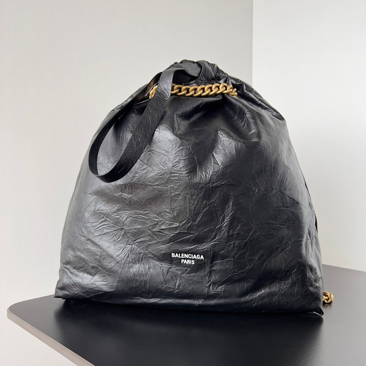 CRUSH LARGE TOTE BAG 46 IN BLACK CRUSHED CALFSKIN GOLD HARDWARE