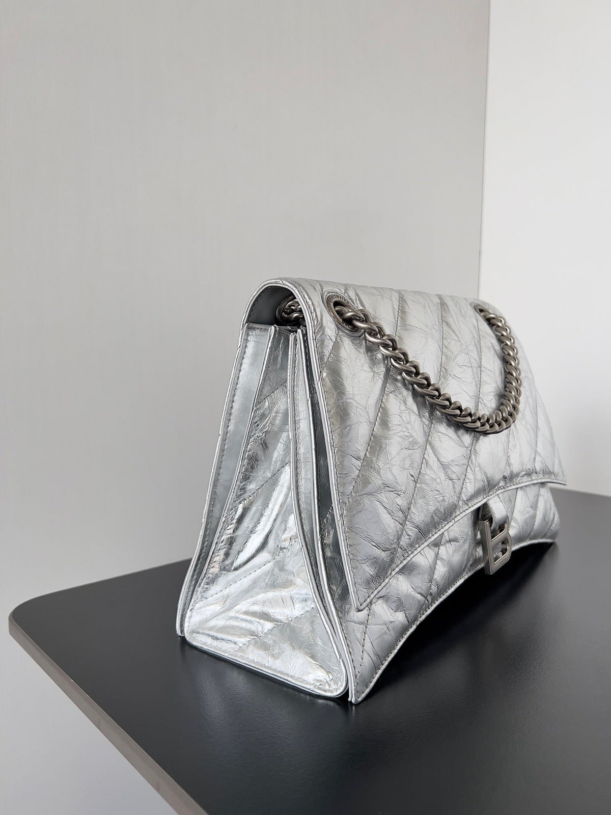 CRUSH CHAINED BAG 32 IN SILVER METALLIC QUILTED CRUSHED CALFSKIN