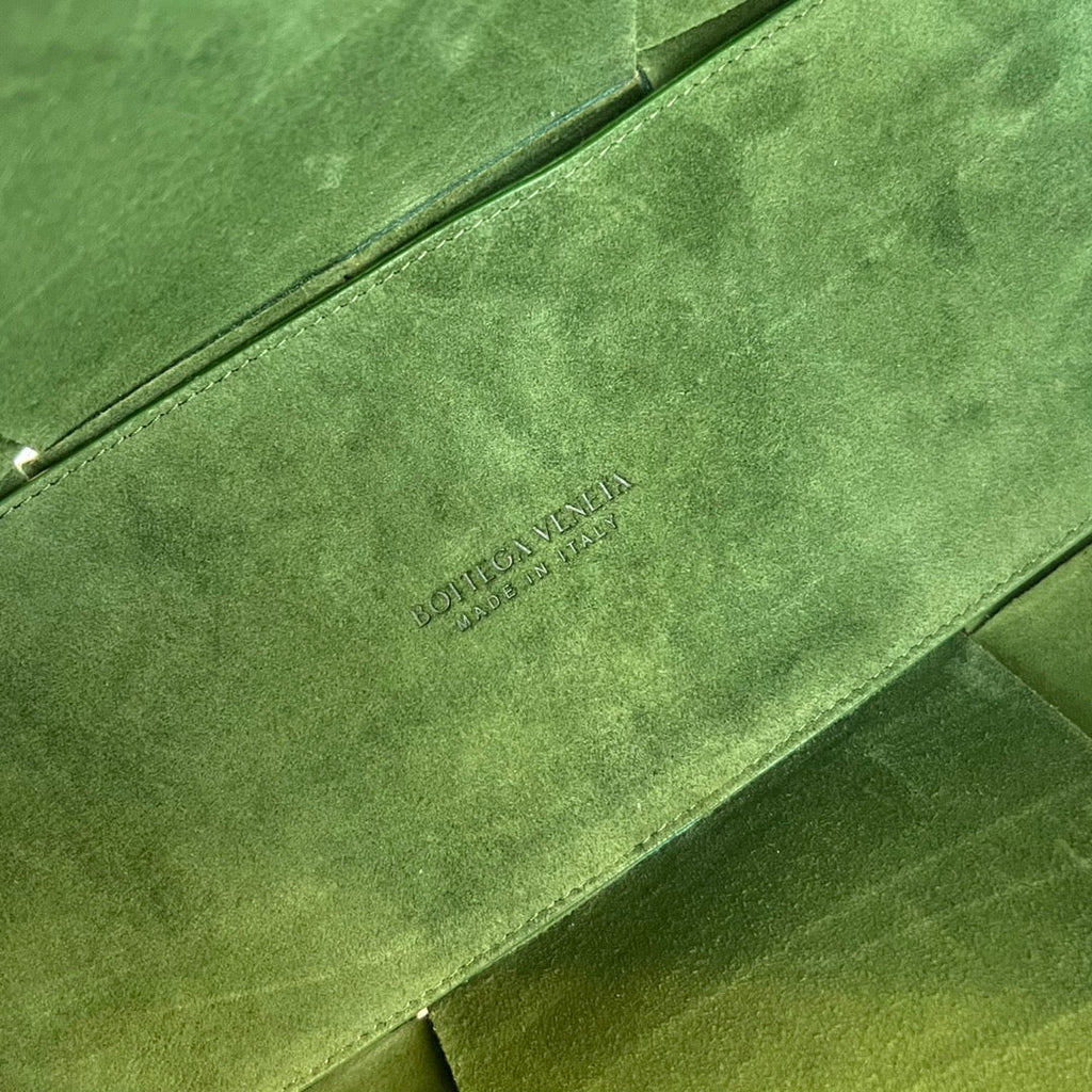 ARCO TOTE 36 IN GLADE GREEN CALFSKIN