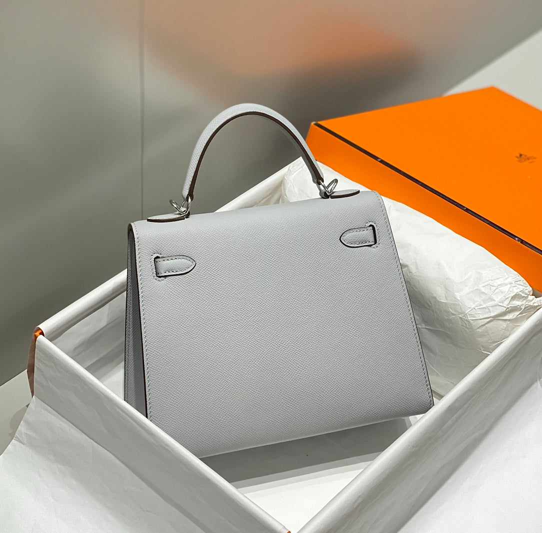 KELLY 25CM IN GRIS PERLE EPSOM CALFSKIN PALLADIUM HARDWARE