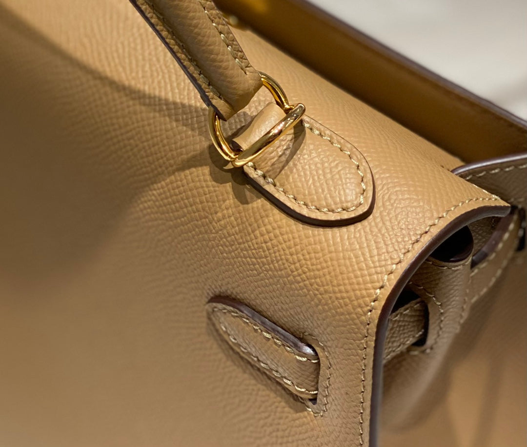 KELLY 28CM IN CHAI EPSOM CALFSKIN GOLD HARDWARE