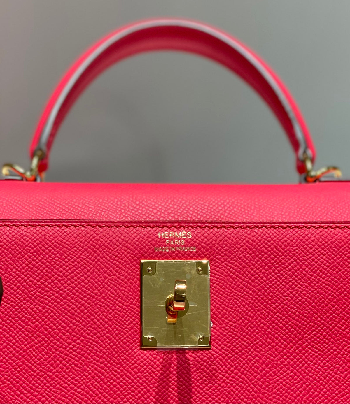 KELLY 28CM IN ROSE TYRIEN SWIFT CALFSKIN GOLD HARDWARE