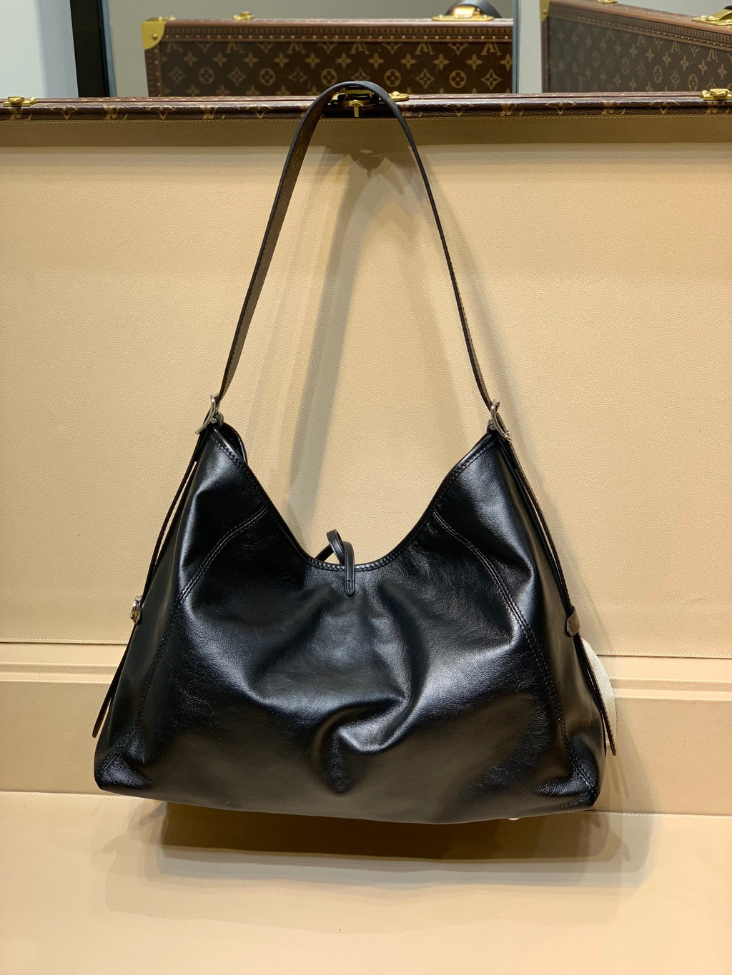 CARRYALL DARK 39 IN BLACK LAMBSKIN BROWN MONOGRAM TAG