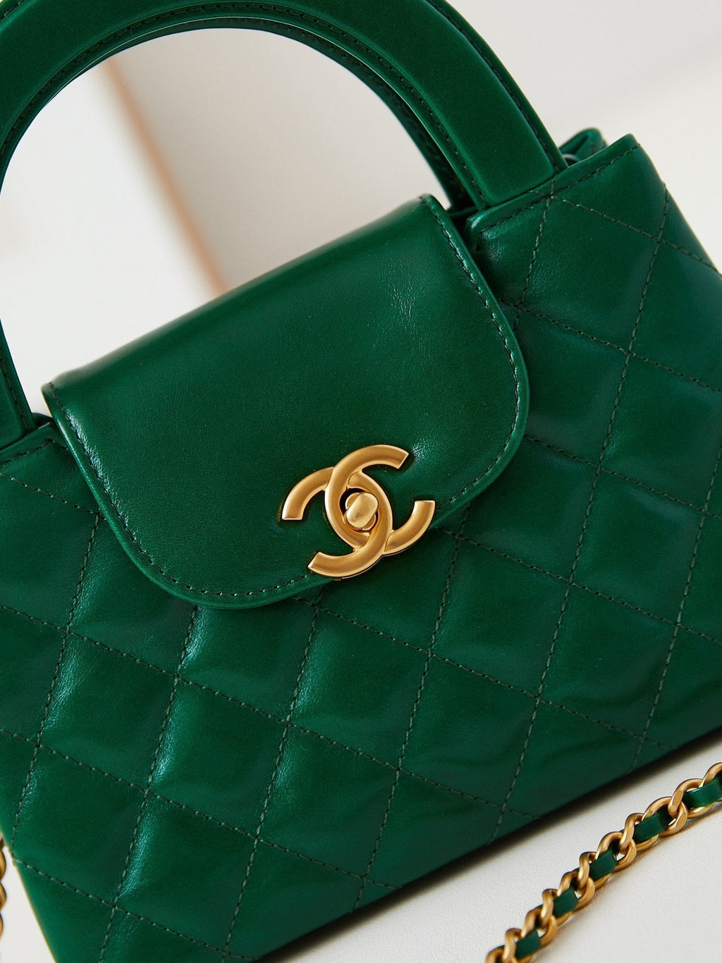 CC KELLY MINI 19 SHOPPING BAG IN GREEN FOREST CALFSKIN