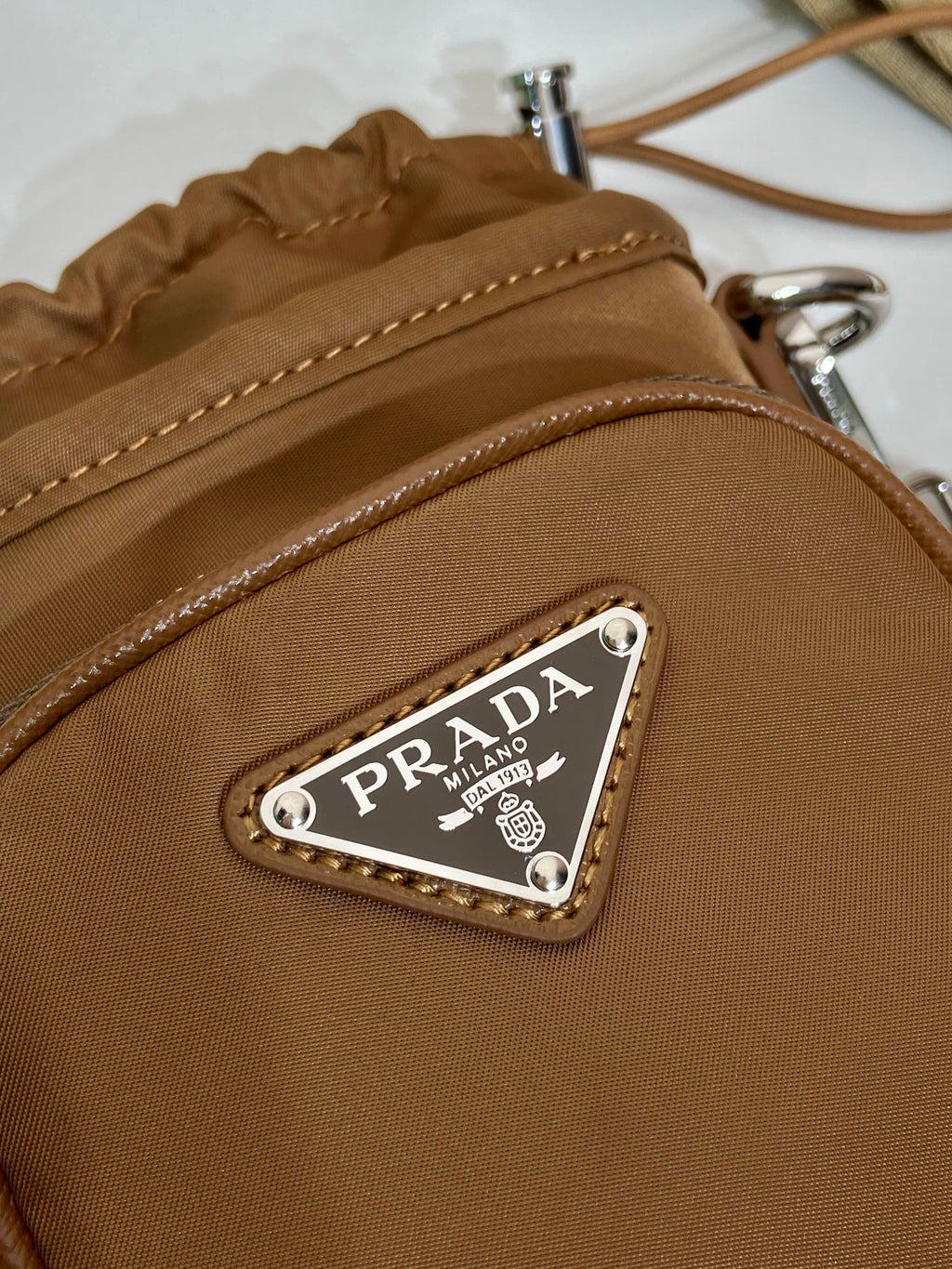 PHONE BAG 18 IN SEPIA BROWN RE-NYLON