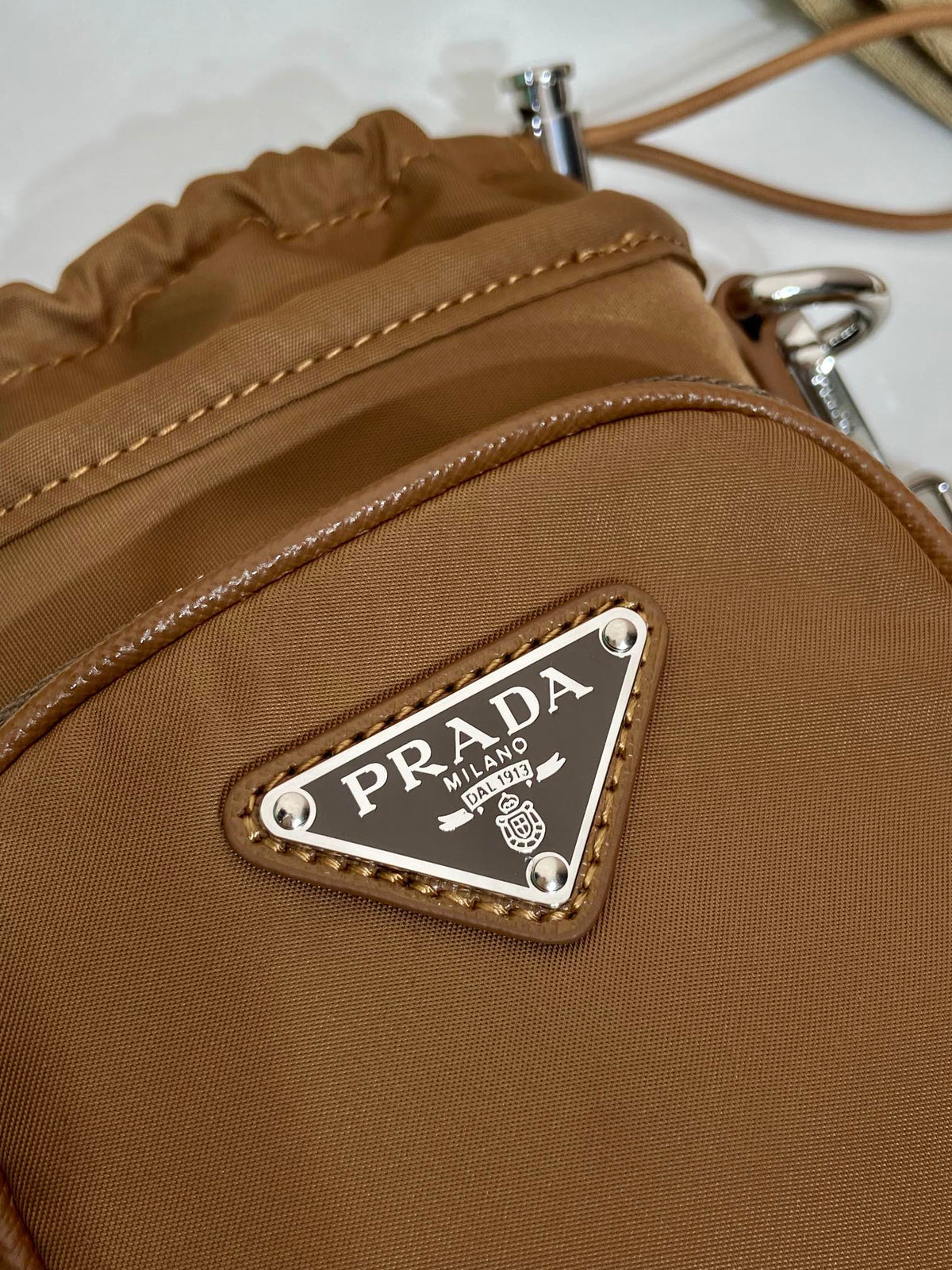 PHONE BAG 18 IN SEPIA BROWN RE-NYLON