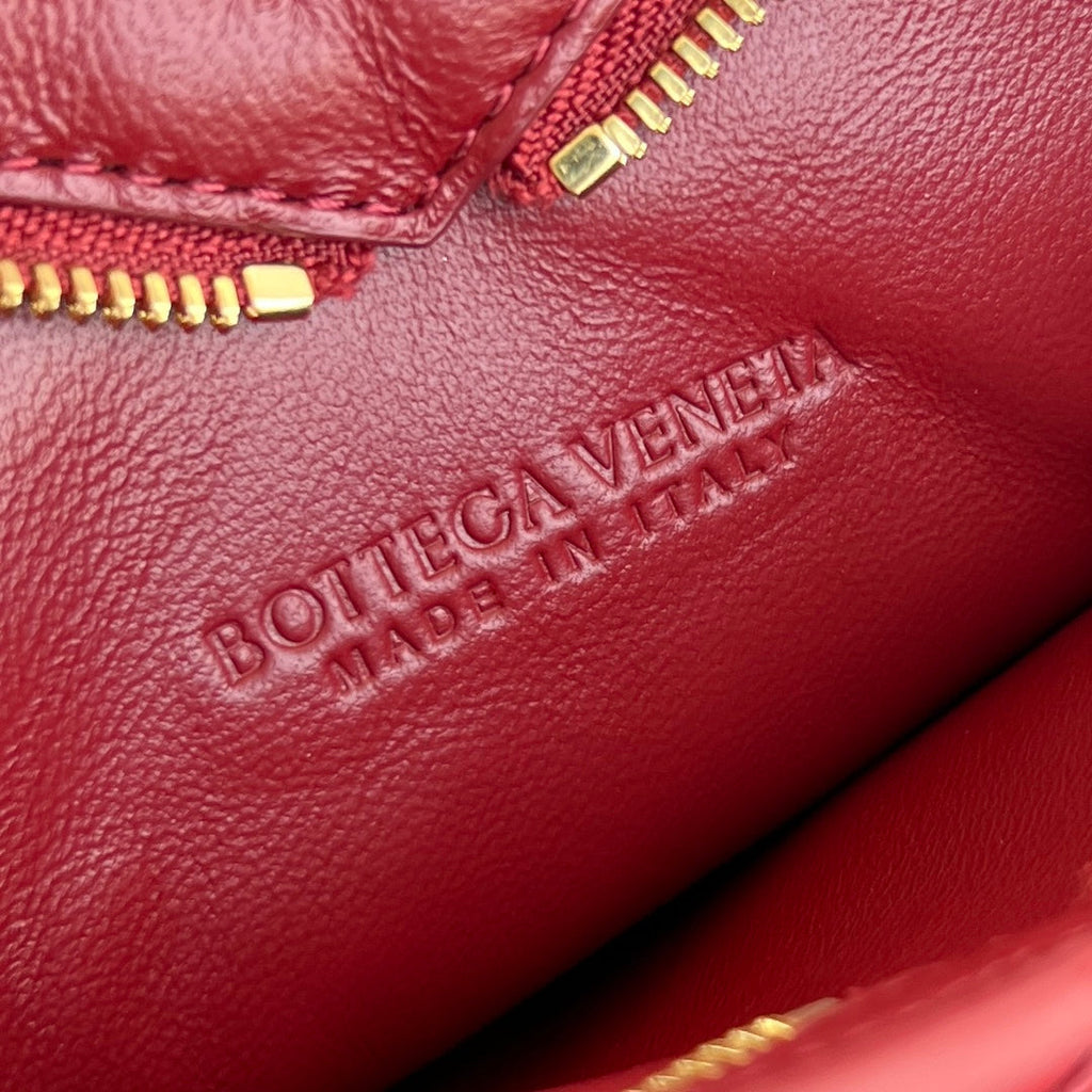 SOLSTICE HEART SHAPE 22 IN LIPSTICK RED LAMBSKIN