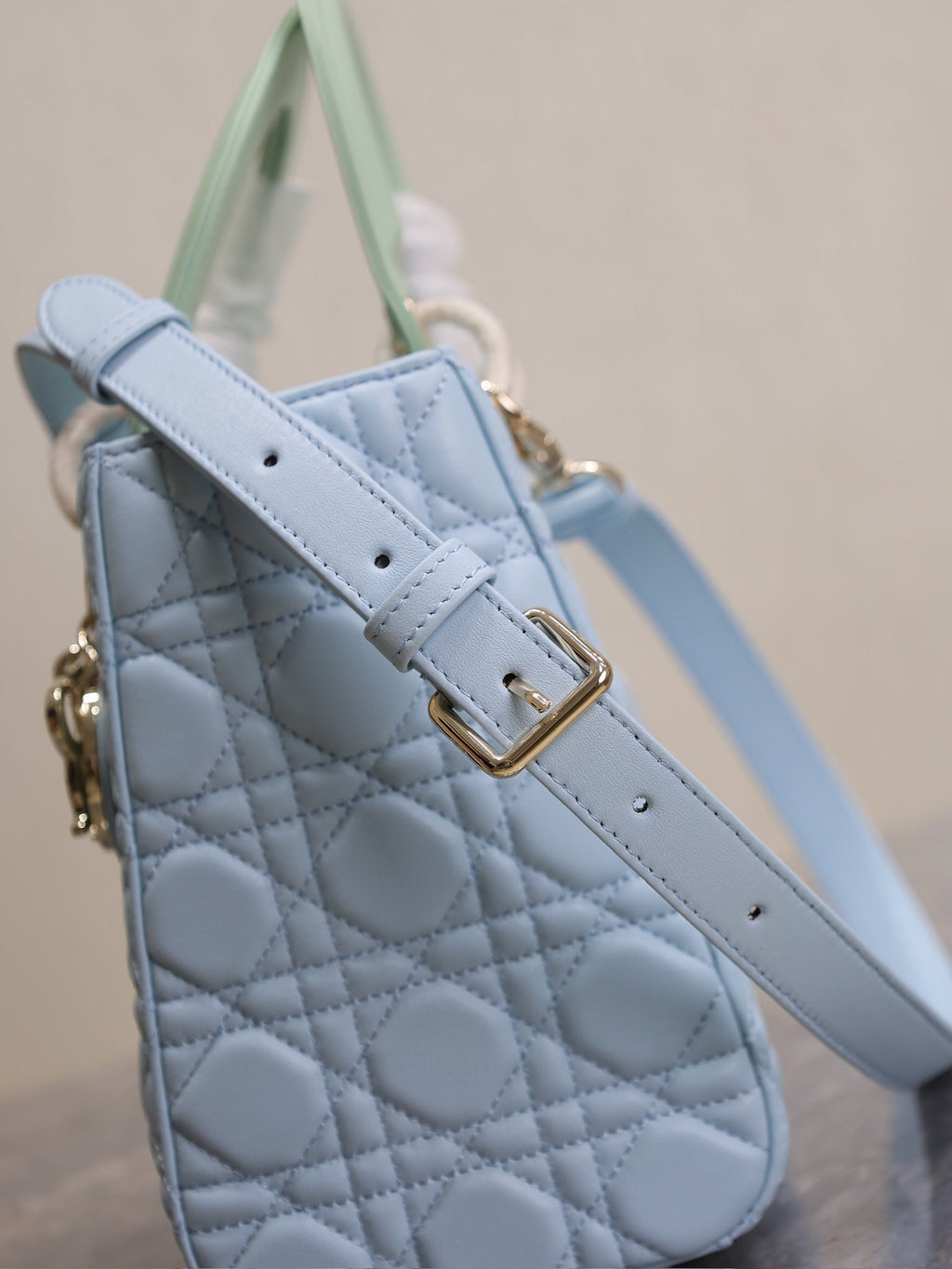 LADY BAG 24 IN BABY BLUE QUILTED MACROCANNAGE CALFSKIN GREEN STRAP