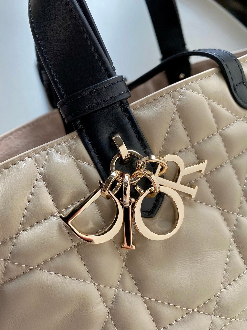 MINI TOUJOURS BAG 23 IN BEIGE CANNAGE CALFSKIN BLACK STRAP