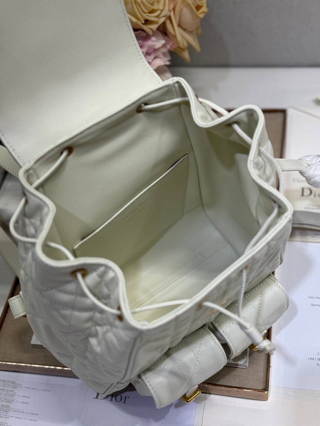 MEDIUM CARO BACKPACK 27 IN WHITE MACROCANNAGE LAMBSKIN