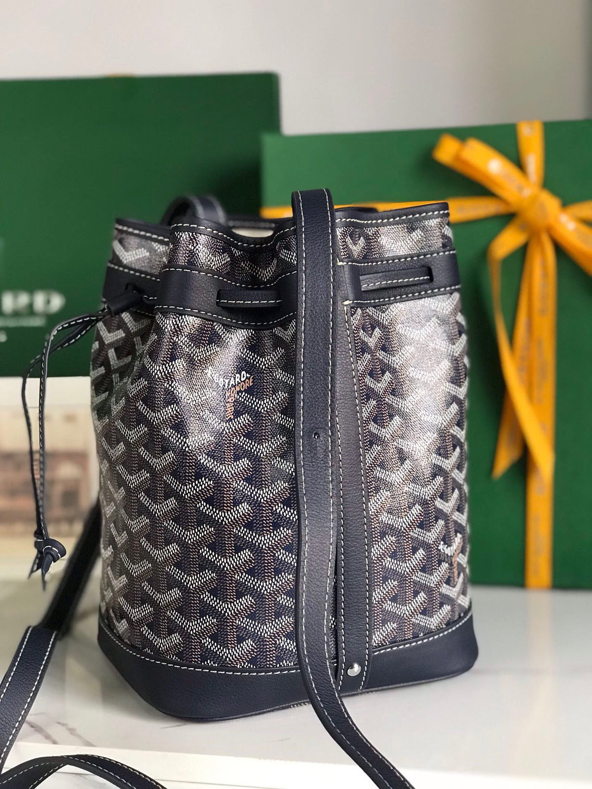 PETIT FLOT BUCKET BAG 22 IN NAVY BLUE GOYARDINE CANVAS AND LAMBSKIN TRIM