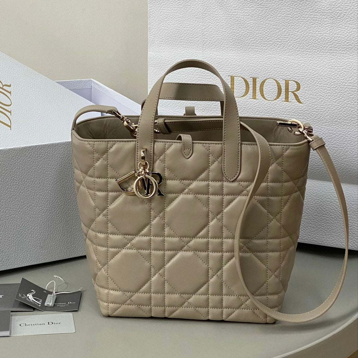 MEDIUM TOUJOURS BUCKET BAG 22 IN BEIGE CANNAGE CALFSKIN