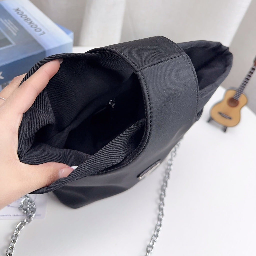 DRAWSTRING BUCKET BAG 20 IN BLACK RE-NYLON SILVER CHAIN
