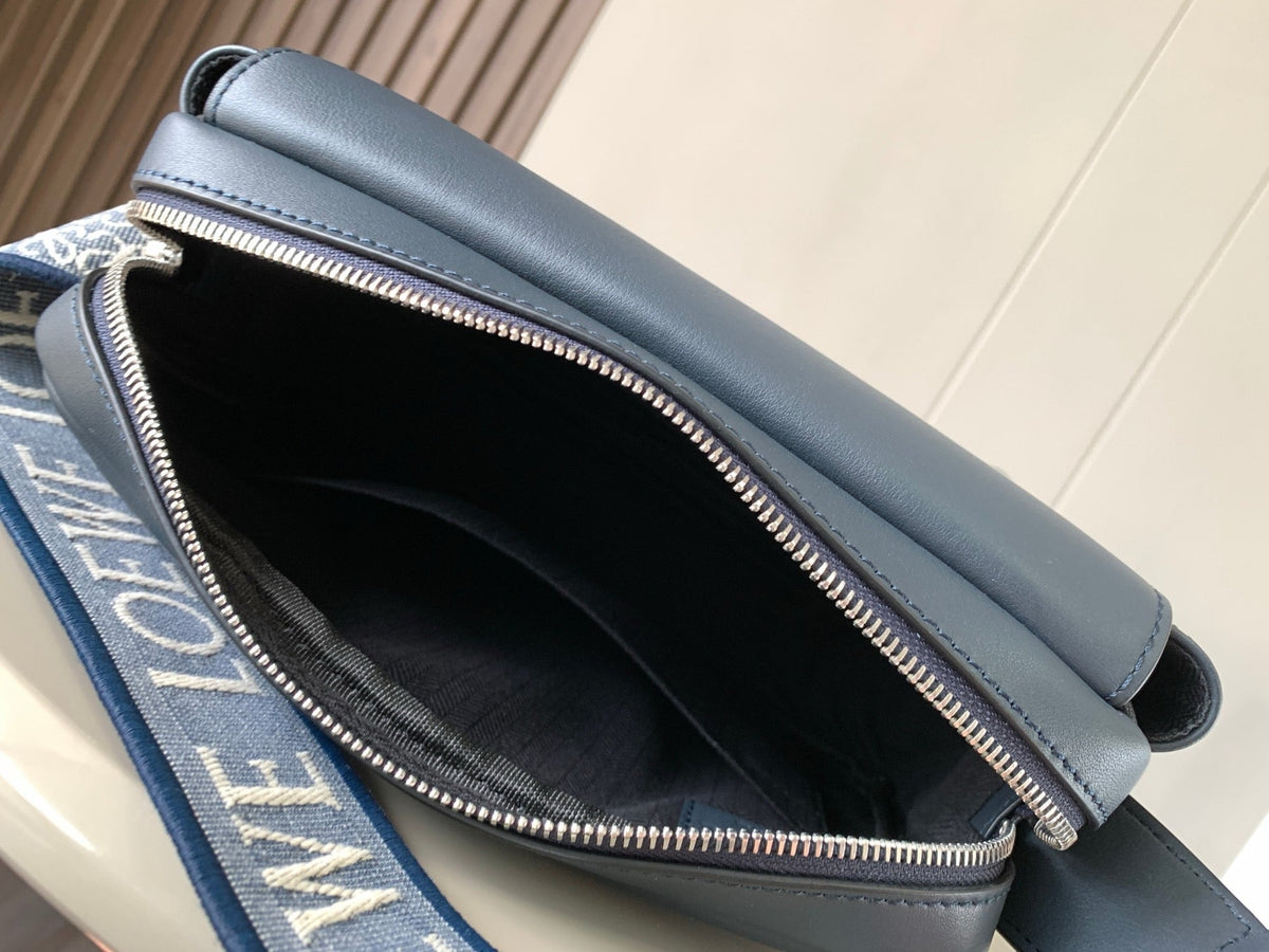 LO Messenger Bag