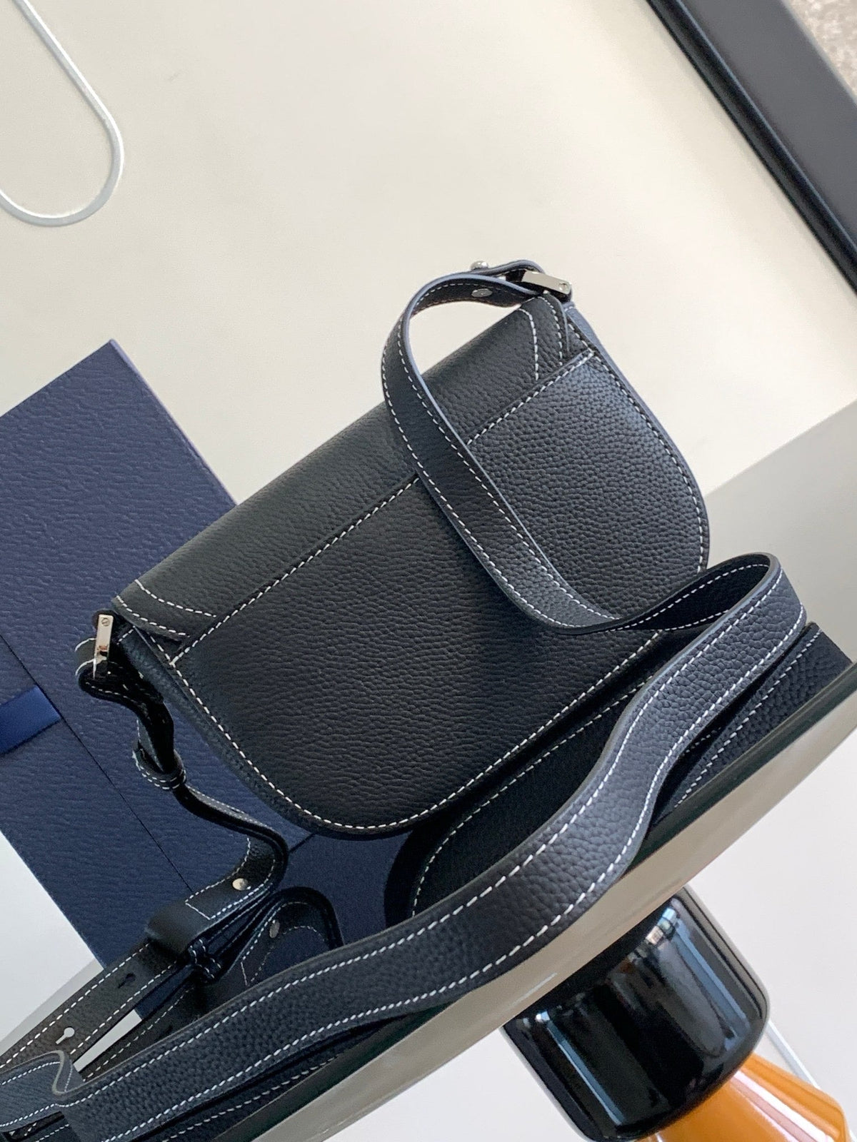 DIO Messenger Bag