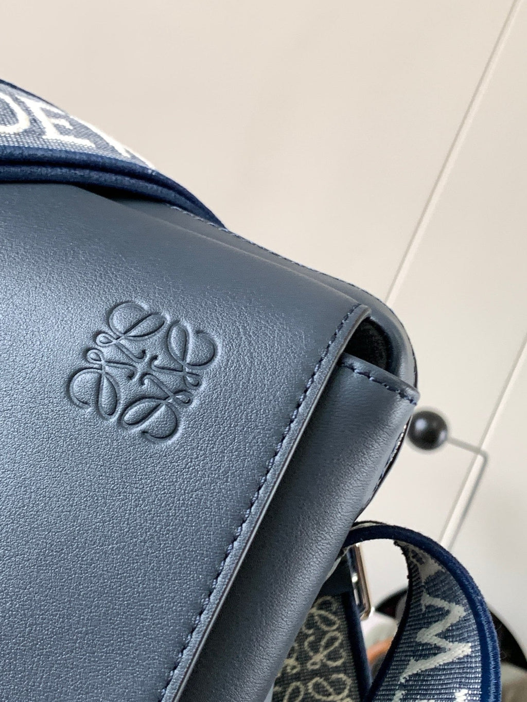 LO Messenger Bag