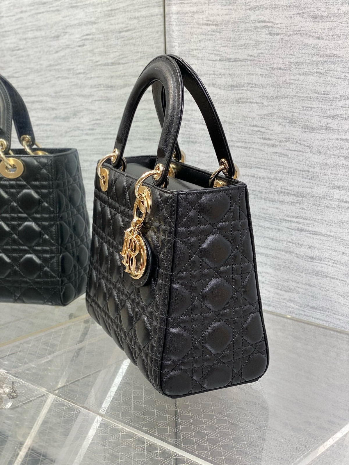 MEDIUM LADY BAG 24 IN BLACK CALFSKIN GOLD HARDWARE
