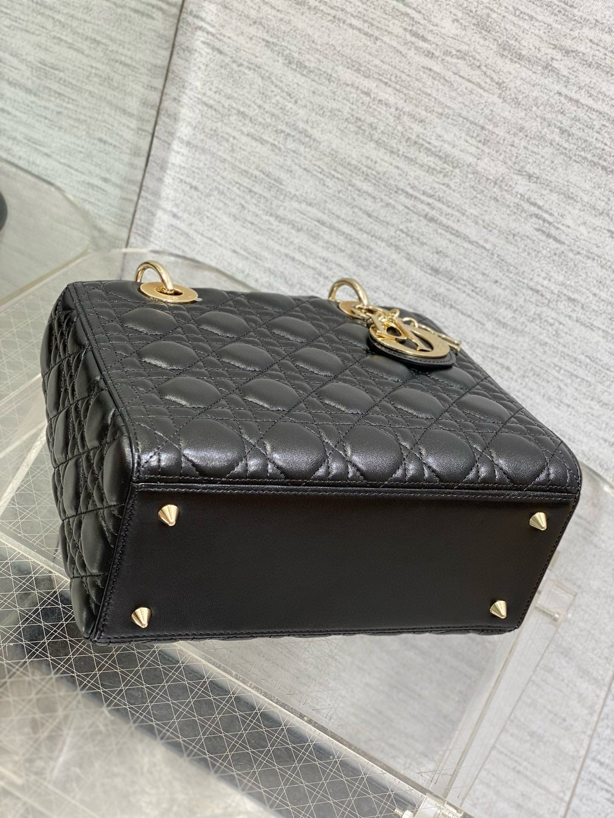 MEDIUM LADY BAG 24 IN BLACK CALFSKIN GOLD HARDWARE